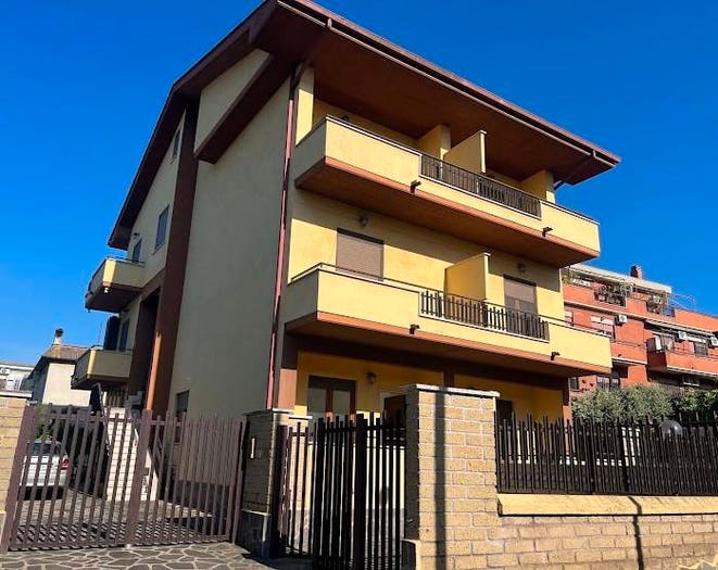Appartamento trilocale in vendita in Via Luigi Settembrini, Santa Maria delle Mole, Marino