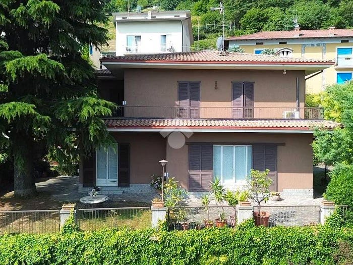 Casa con 6 locali in vendita in Via Sarnico, Centro, Tavernola Bergamasca