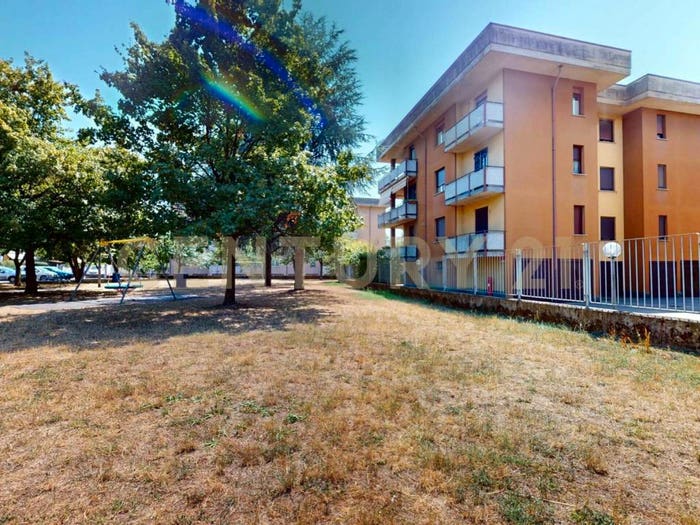 Appartamento quadrilocale in vendita in Via Mazzini, Pogliano Milanese