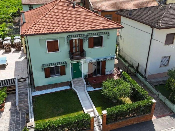 Casa quadrilocale in vendita in Via Alberone, Centro, Caldiero