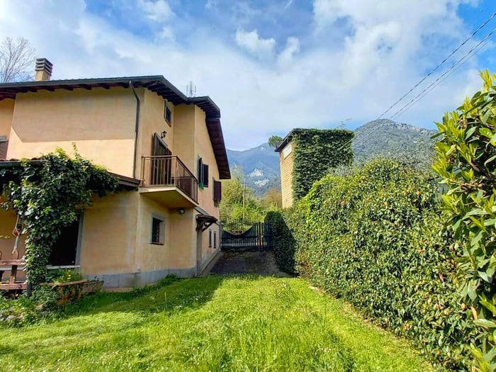 Casa con 6 locali in vendita in Via del Piglio, Morolo