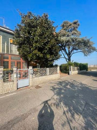 Casa con 6 locali in vendita in Via L Gualandi, Porotto Cassana, Ferrara