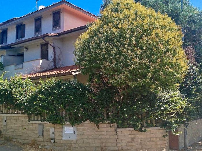 Casa con 5 locali in vendita in Via Monterano, Manziana