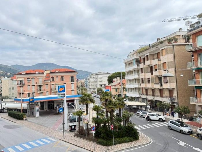 Appartamento trilocale in vendita in Via Leonardo da Vinci, Via Roma Borgo Barusso, Alassio