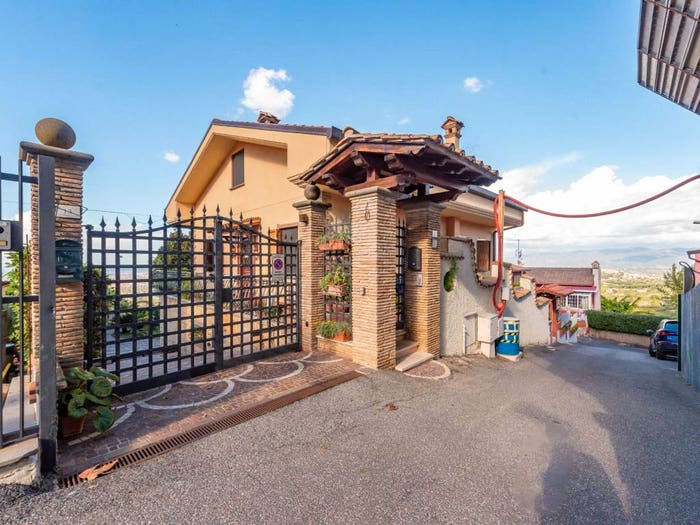Appartamento trilocale in vendita in Via Cardinal Camillo Laurenti, Centro, Monte Porzio Catone