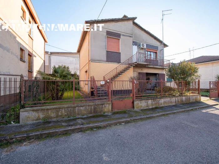 Casa con 6 locali in vendita in Via Novembre, Centro, Codigoro