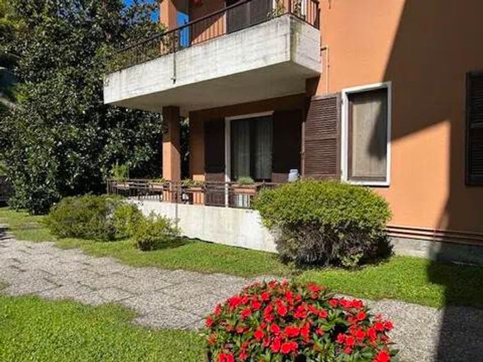 Appartamento trilocale in vendita in Via Marcello Bagattini, Brusimpiano