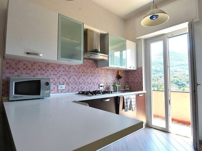 Appartamento quadrilocale in vendita in Via Trossarelli, Struppa, Genova