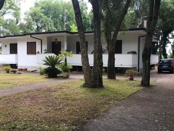 Casa con 6 locali in vendita in Via Dei Lecci, Centro, Cisterna di Latina