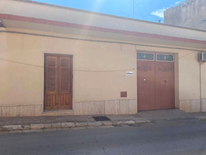 Casa con 6 locali in vendita in Via Ospizio Cappuccini No Number, Centro, Campobello di Mazara