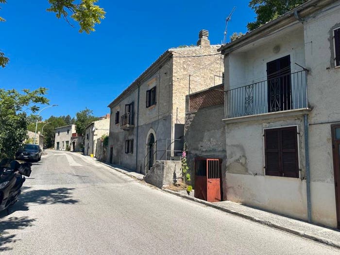 Casa trilocale in vendita in Via Ubaldo Migliorati, Centro, Capestrano