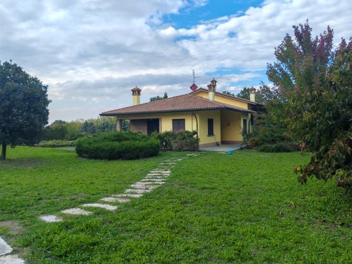 Casa quadrilocale in vendita in Via Framonta, Villagrappa, Forlì