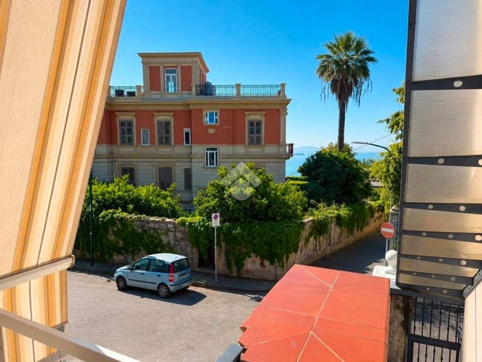 Appartamento bilocale in vendita in Via Nicola Ricciardi, Posillipo, Napoli