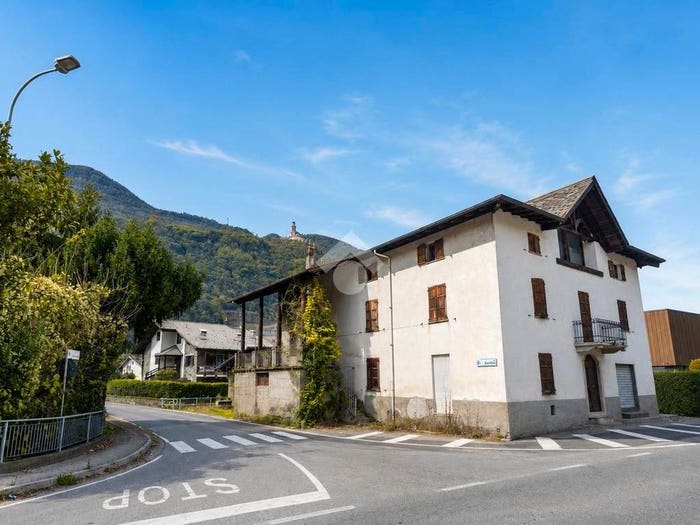 Casa quadrilocale in vendita in Via Conforti, Poggiridenti Piano, Poggiridenti