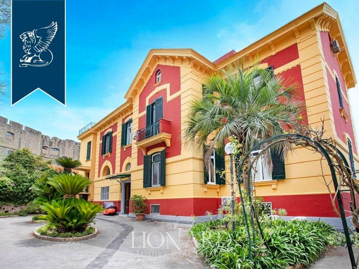 Casa con 6 locali in vendita in Vomero, Napoli