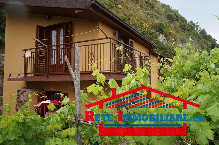 Casa con 5 locali in vendita in Via Federici, Domanico