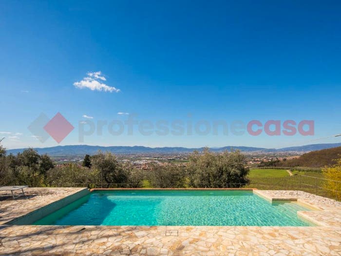Casa con 6 locali in vendita in Via del Casone, Montemurlo