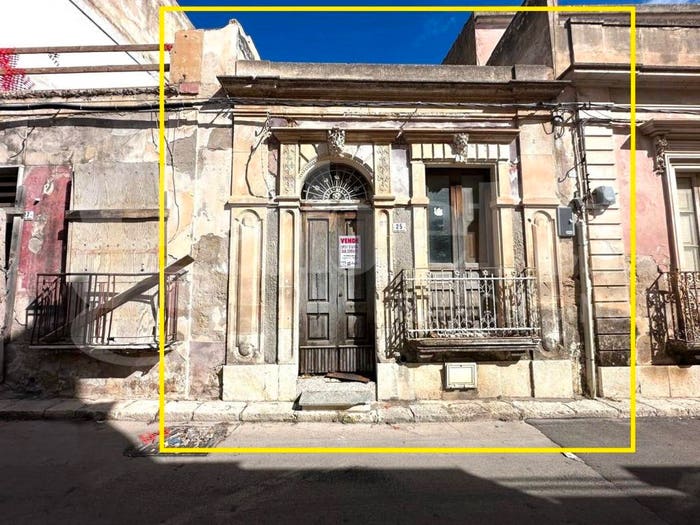 Casa trilocale in vendita in VIA UGO FOSCOLO, Centro, Avola