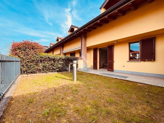 Casa con 5 locali in vendita in Via Don Antonio Brambilla, Centro, Casatenovo