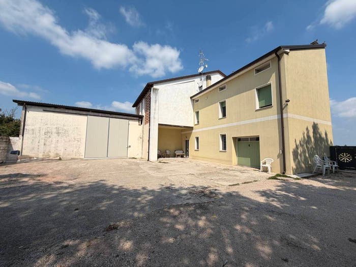 Casa con 6 locali in vendita in Piazza della Repubblica, Centro, Concordia sulla Secchia
