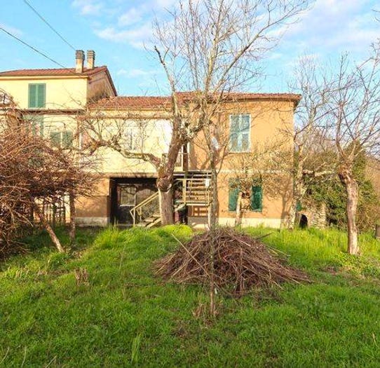 Casa con 5 locali in vendita in Licciana Nardi