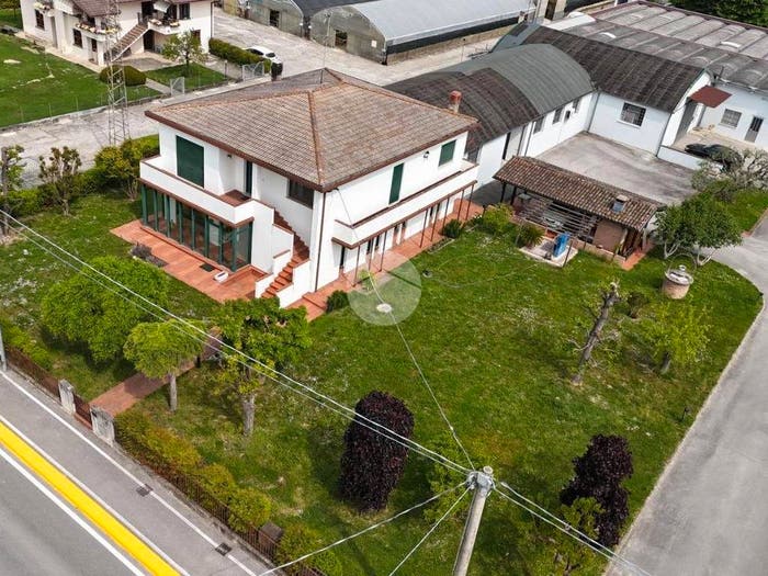 Casa con 6 locali in vendita in Via A Manzoni, Centro San Tommaso, Albignasego