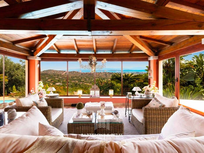 Casa con 6 locali in vendita in Capoterra