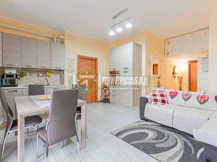 Appartamento trilocale in vendita in Via Piave, Azzano San Paolo