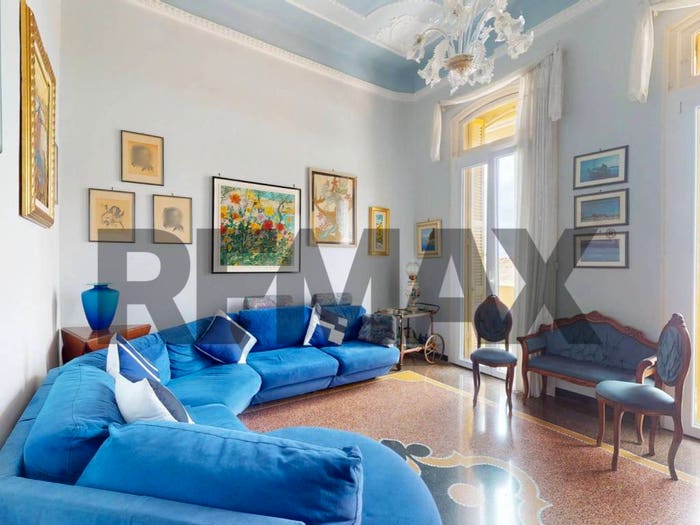 Appartamento con 6 locali in vendita in Via Loano, Pegli, Genova