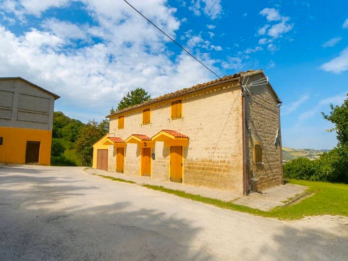 Casa con 6 locali in vendita in Maiolati Spontini