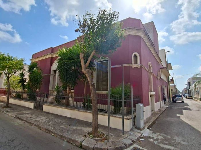 Casa con 6 locali in vendita in Via Roma, Collepasso