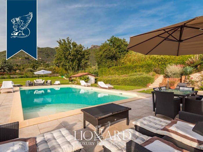 Casa con 6 locali in vendita in Camaiore Paese, Camaiore