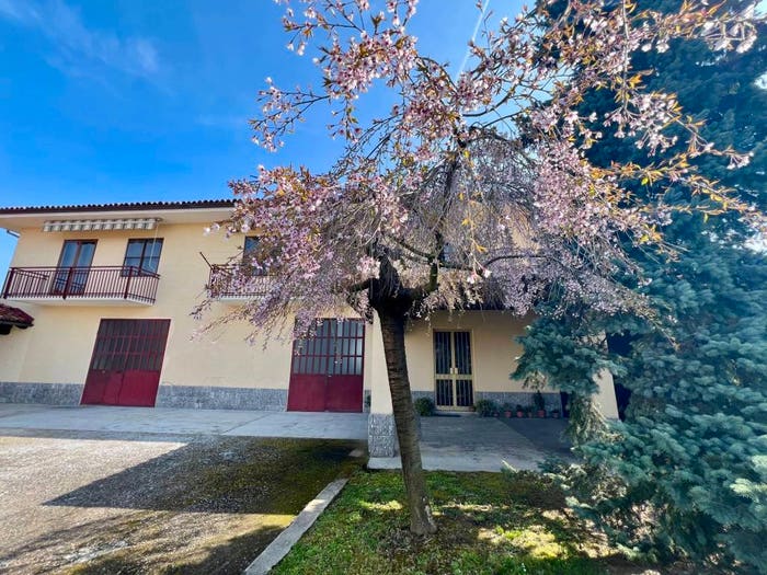 Casa con 6 locali in vendita in Via Cappelletto, Treiso