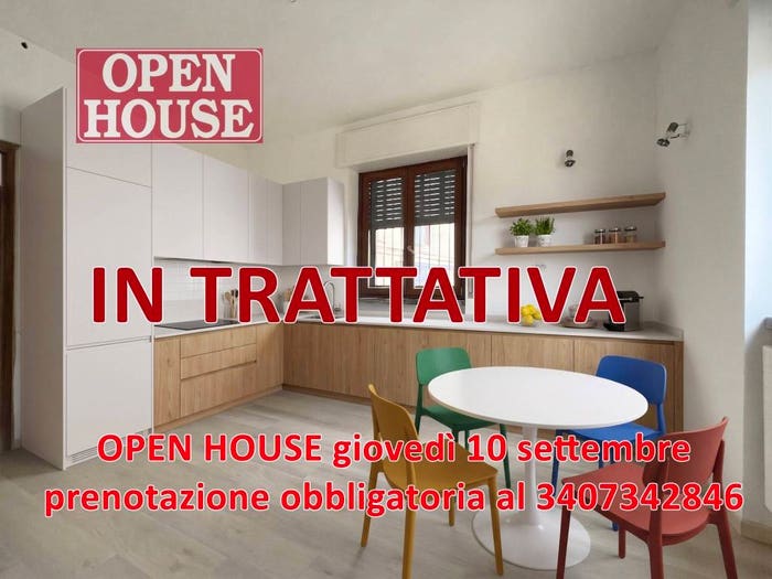 Appartamento quadrilocale in vendita in Via Ugo Foscolo, Centro, Erba