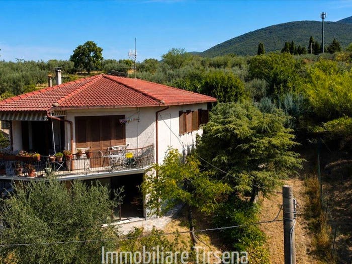 Casa trilocale in vendita in Montecchio