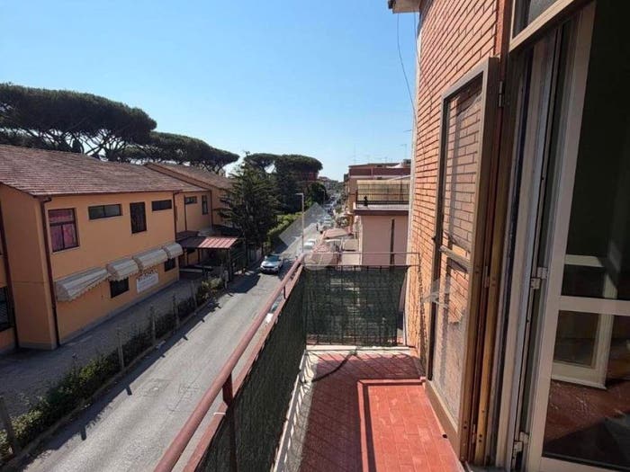 Appartamento con 5 locali in vendita in Via Francesco Donati, Dragona, Roma