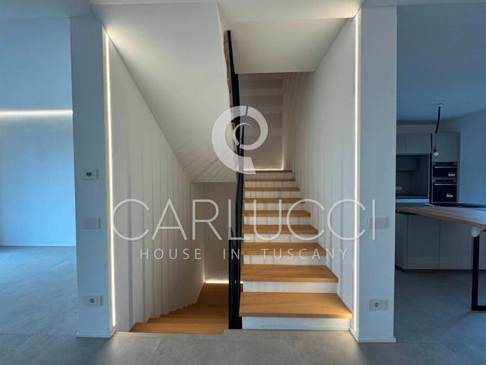 Casa con 6 locali in vendita in Via dei Mughetti, Centro, Poggibonsi