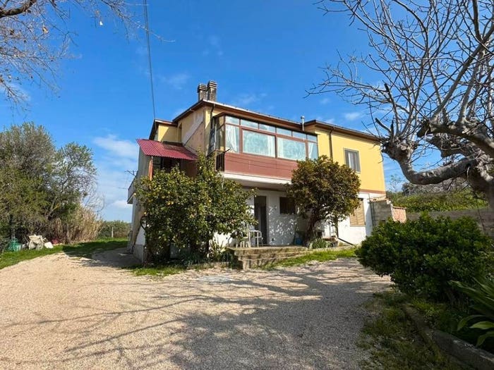 Casa con 6 locali in vendita in Via Colle Pizzuto, Mosciano Sant'Angelo
