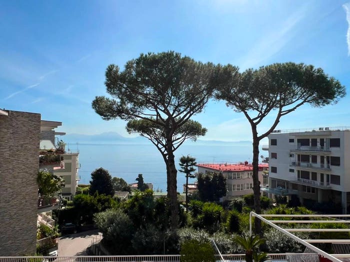 Appartamento con 6 locali in vendita in Via Gneo Nevio, Posillipo, Napoli