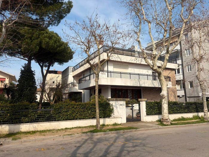 Casa con 6 locali in vendita in Via Francesco Petrarca, Cattolica