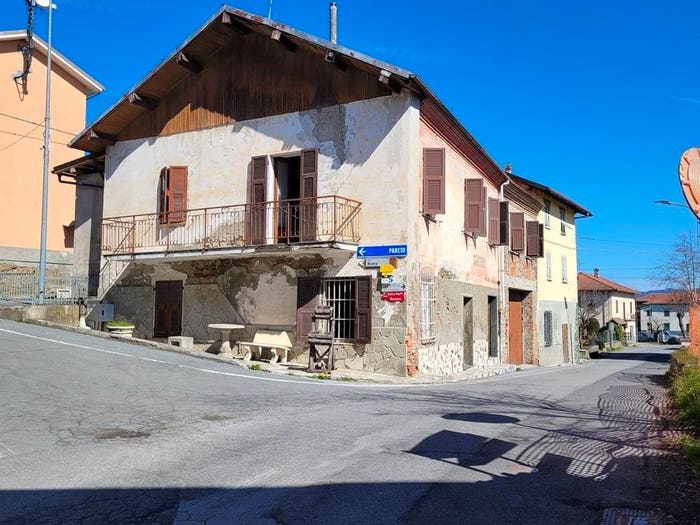 Casa con 6 locali in vendita in Via Acqui, Centro, Mioglia