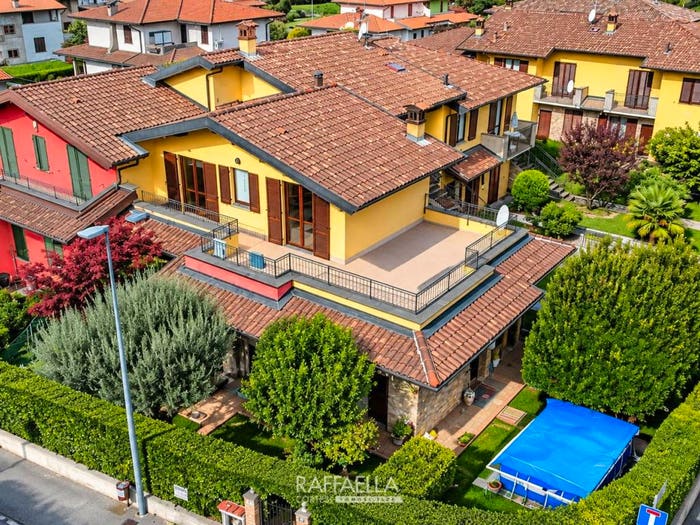 Casa con 5 locali in vendita in Via Gaetano Donizetti, Entratico