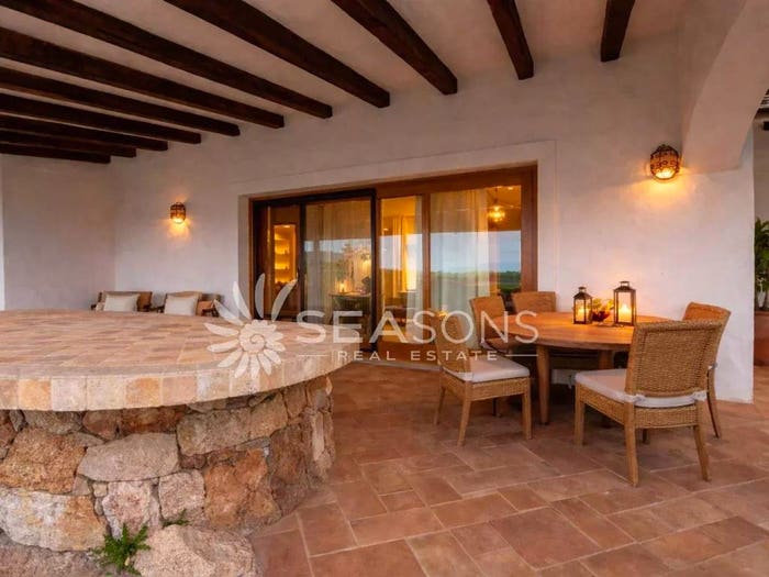 Casa con 6 locali in vendita in Via Micalacciu, Baja Sardinia, Arzachena