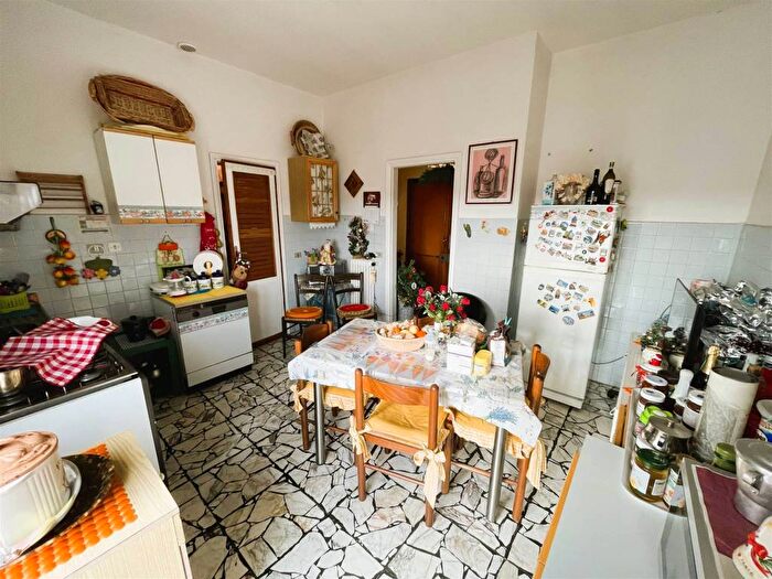 Appartamento trilocale in vendita in Terminetto Migliarina, Viareggio