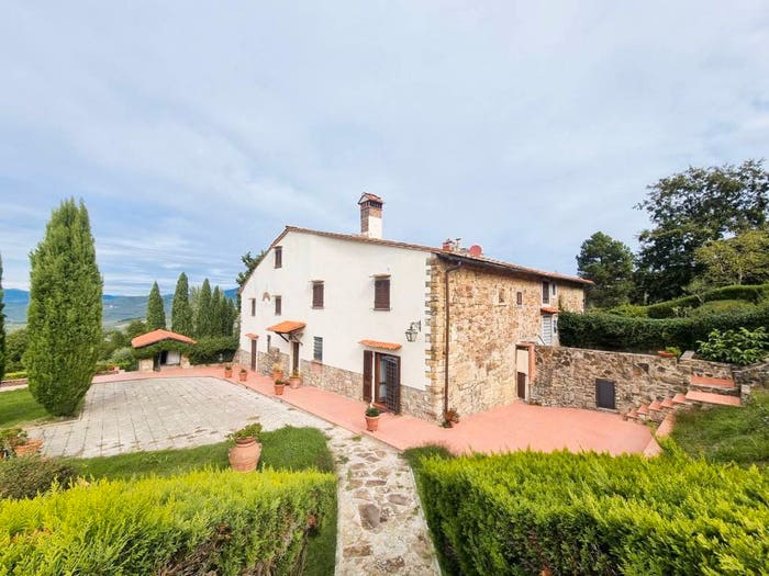 Casa con 6 locali in vendita in Pontassieve