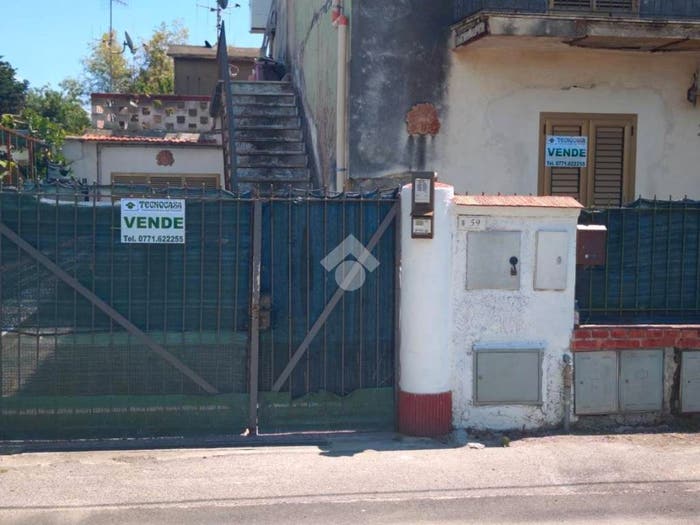 Appartamento trilocale in vendita in Via Filippo Signore, Centro, Minturno