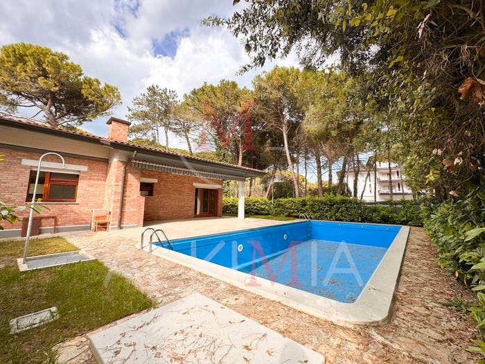Casa quadrilocale in vendita in Viale dell'Industria, Centro, Lignano Sabbiadoro