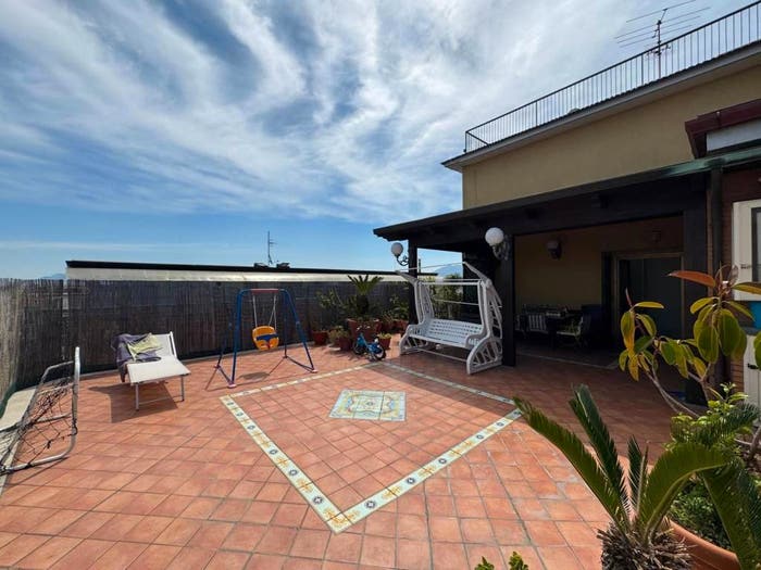 Appartamento con 5 locali in vendita in VIA KENNEDY, Grumo Nevano