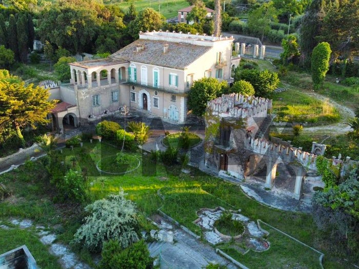 Casa con 6 locali in vendita in Fermo