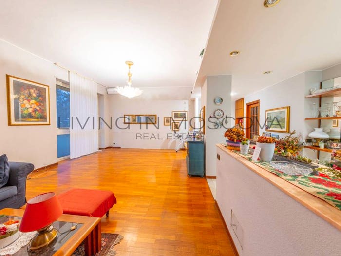 Appartamento quadrilocale in vendita in Via Legnano, Lanza, Milano